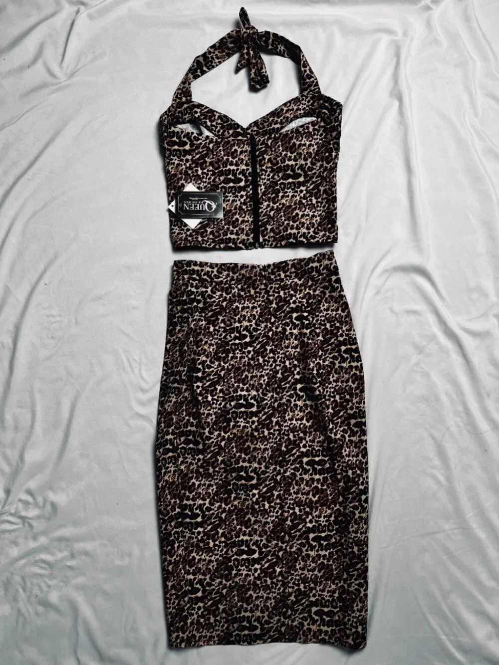 Queen Of The Main - Marie Set in Leopard - Picture 3 of 8